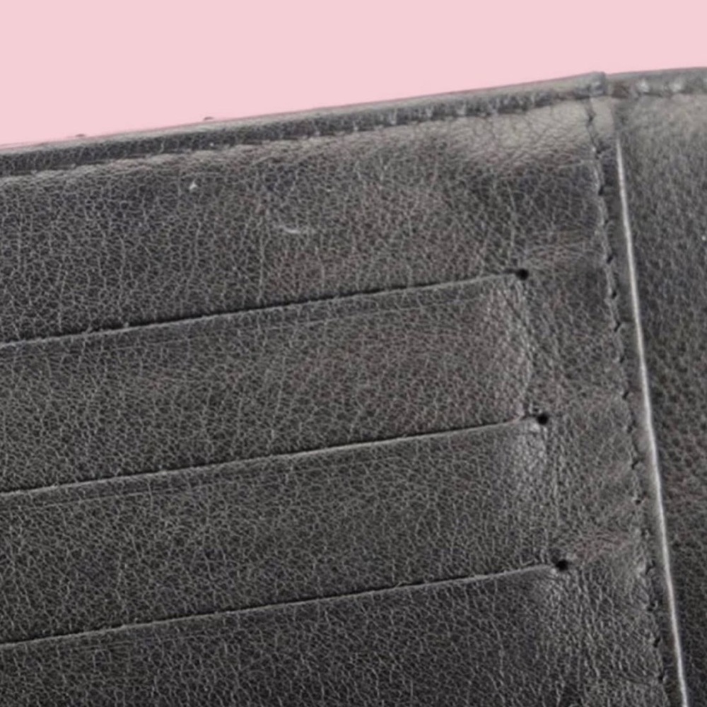 Chanel CC Yen Wallet in Quilted Patent Leather - Picture 12 of 12